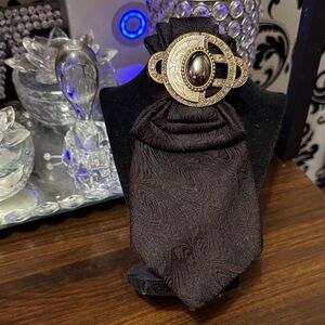 Elegant Black Brooch Tie